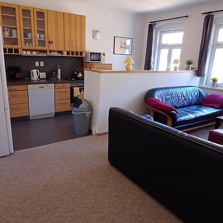 Ap 5 Alice Near Springs - 4 Rooms 卡罗维发利 外观 照片